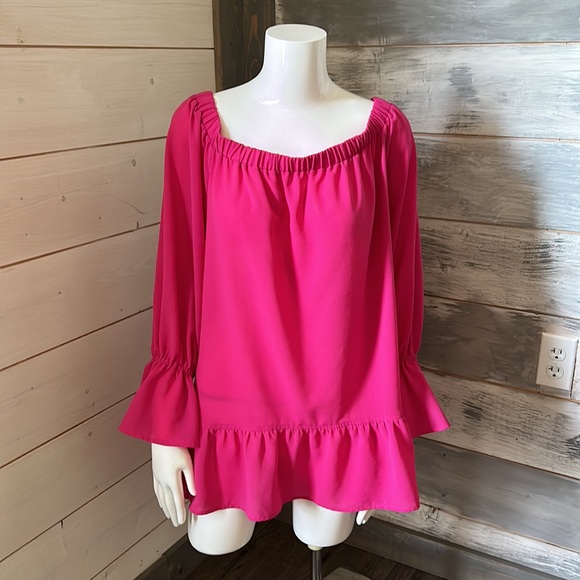 Womens dress top, blouse in excellent condition! Barbiecore is in! - Picture 3 of 6